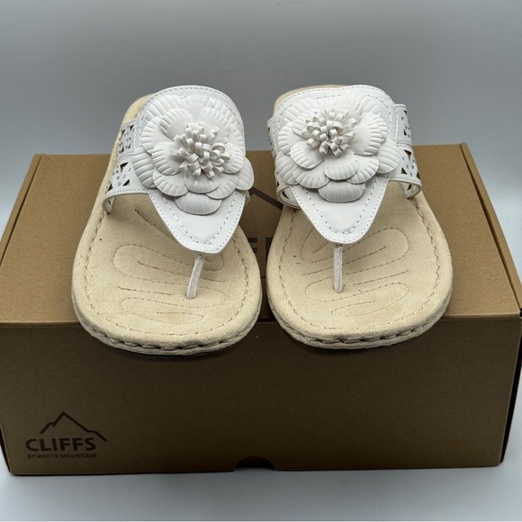 Cliffs by White Mountain Cynthia Floral Sandals | Size 9.5 - Picture 2 of 6